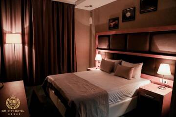 Двухместный номер Делюкс с 1 кроватью и душем в Отеле GM City Hotel